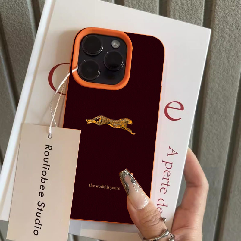 Minimalist Leopard Running Pat - Phone Cases Trending recension och pris